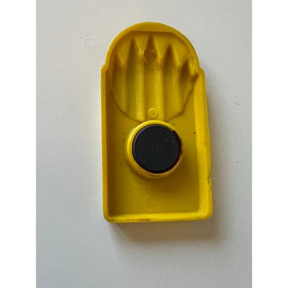 Vintage Crayons Refrigerator Magnet Made in Hong Kong - Picture 2 of 5